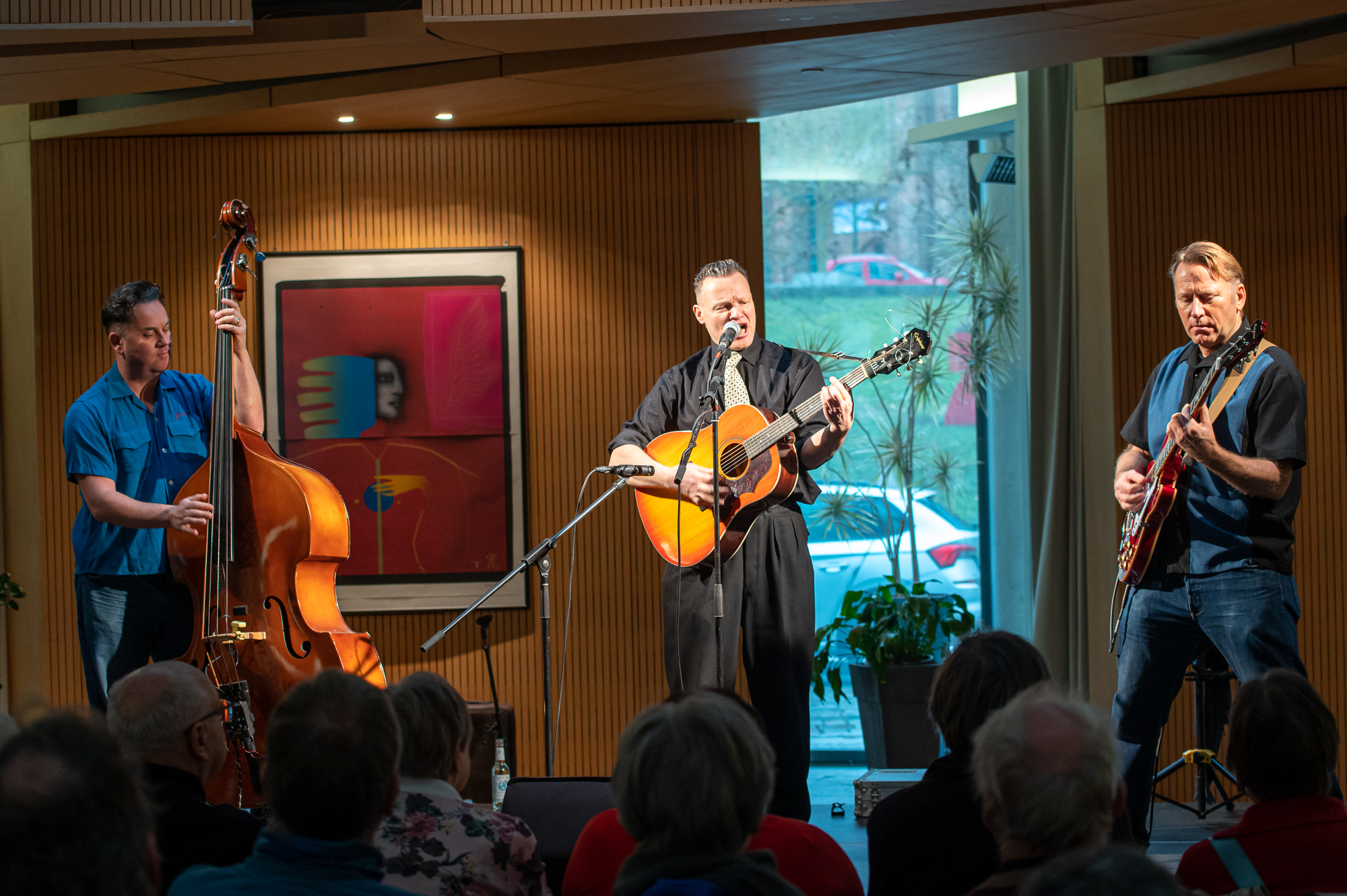 Rock and Roll Band Berlin: The Rock'n'Roll Trio aus Berlin live zur "hellen Stunde" in Eberswalde. Das Trio spielt den authentischen Rock-A-Billy und Rock and Roll der 50er Jahre.